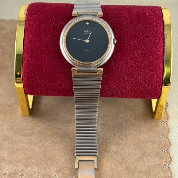 Vintage Jaz Paris French Designer Watch features a two-tone Link Bracelet - Picture 3 of 10